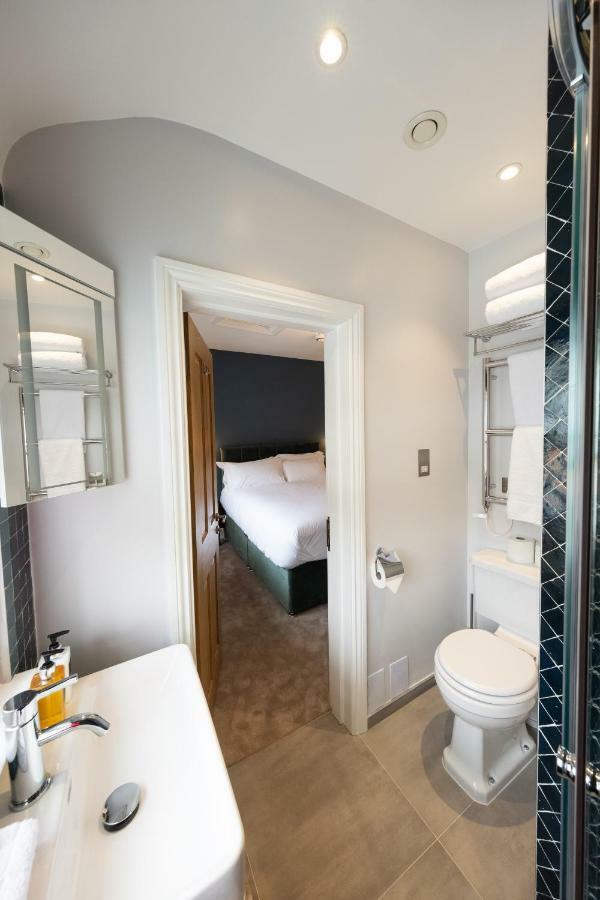 The Kings Arms Hotel Kingston upon Thames  Kültér fotó
